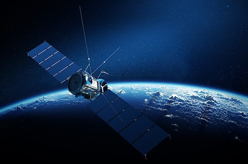 高解像度の光学画像を処理する地球観測衛星